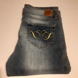 Southpole Women's Mid Rise Embroidered Capri Jeans Size 11